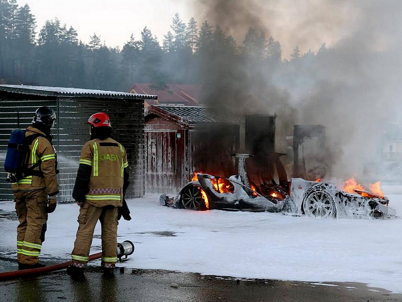 Tesla v Norsku v plamenech